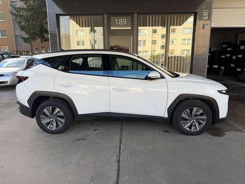Gebraucht Hyundai Tucson Select 150 PS (110 kW) 2022 Polar white SUV
