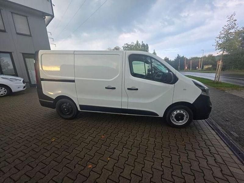 Second-hand Opel Vivaro 190 CP (139 kW) 2017 Alb Monovolum