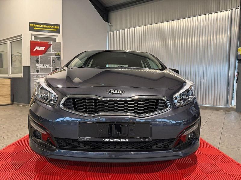 Second-hand Kia Ceed 99 CP (72 kW) 2016 Gri Hatchback