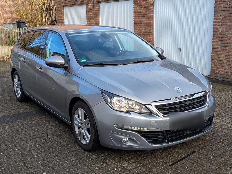 Grau Gebraucht 2015 Peugeot 308 SW Active Kombi | 4.800 € - Bild 1/4