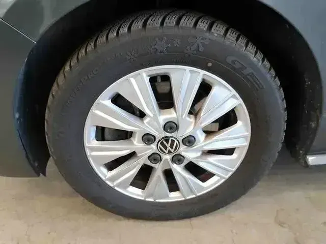 Używany VW Multivan 150 KM (110 kW) 2023 Szary Minivan