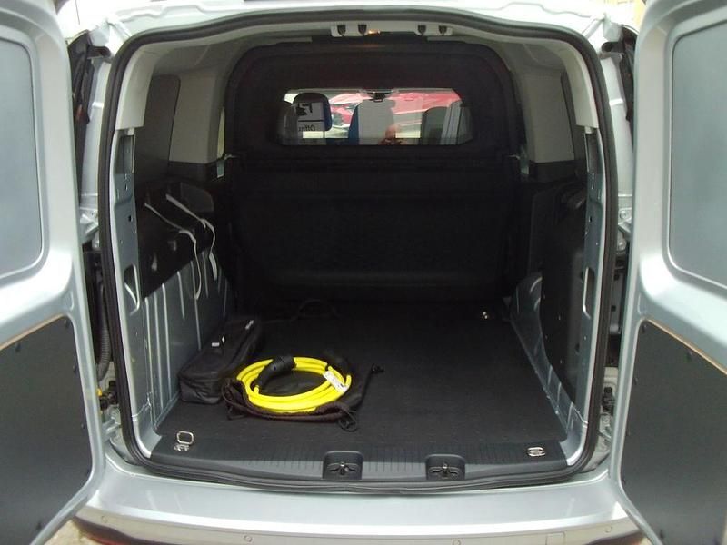 Second-hand Ford Transit Connect Active 150 CP (110 kW) 2025 Argintiu Monovolum