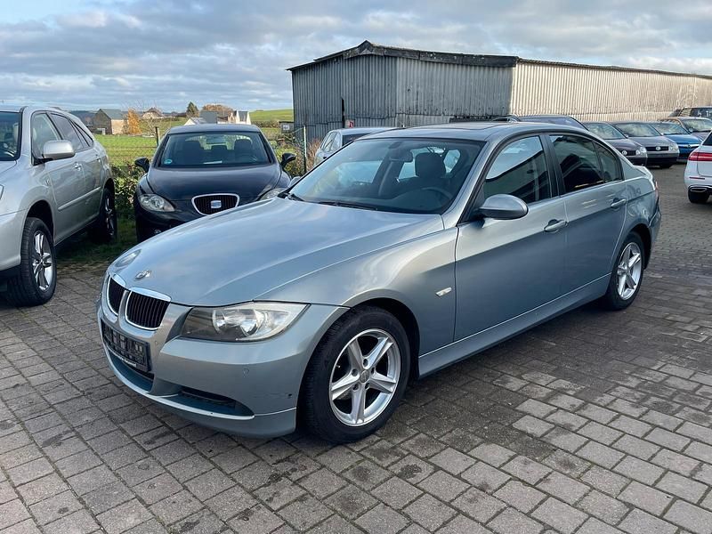 Gebraucht BMW 320 150 PS (110 kW) 2007 Blau Limousine