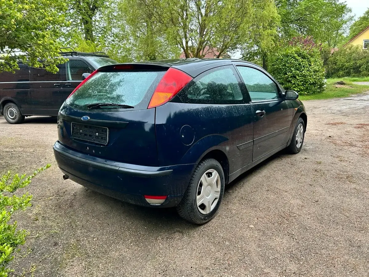 Gebraucht Ford Focus 75 PS (55 kW) 2004 Blau Kleinwagen