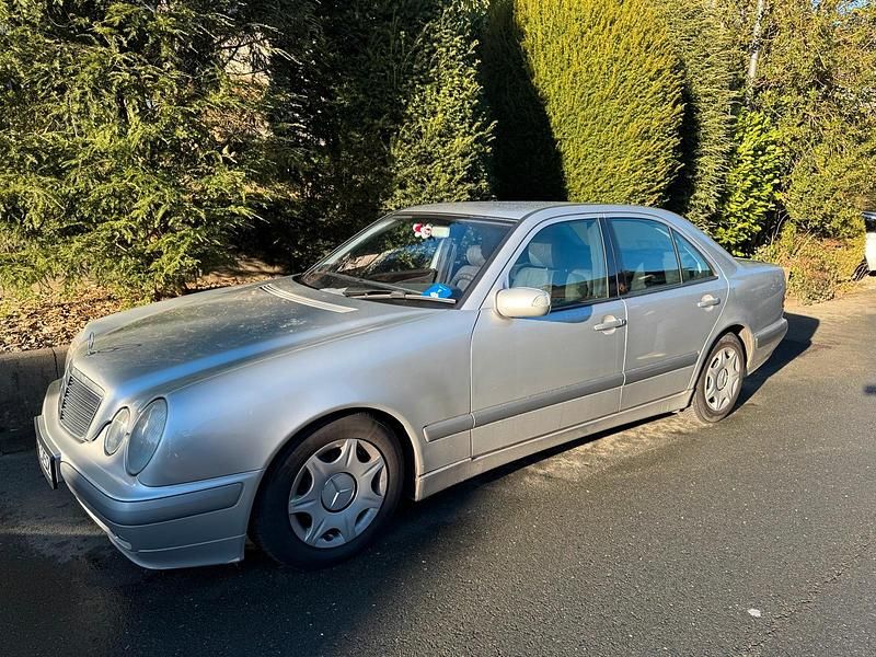 Gebraucht Mercedes E240 AMG 170 PS (125 kW) 2000 Silber Limousine