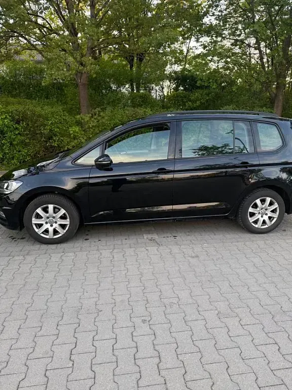 Gebraucht VW Touran Trendline 110 PS (80 kW) 2015 Schwarz Van / Kleinbus