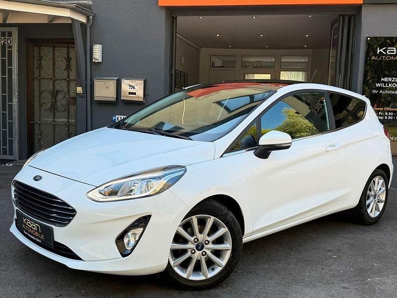 Gebraucht Ford Fiesta Titanium 101 PS (74 kW) 2018 Frostweiß Kleinwagen