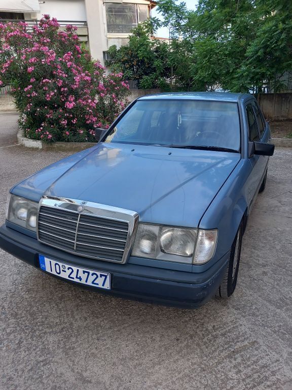 Second-hand Mercedes E200 110 CP (80 kW) 1989 Albastru Berlinǎ