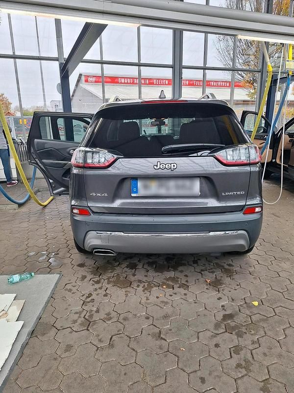 Grau Gebraucht 2019 Jeep Cherokee SUV | 16.000 € (Superpreis) - Bild 1/4