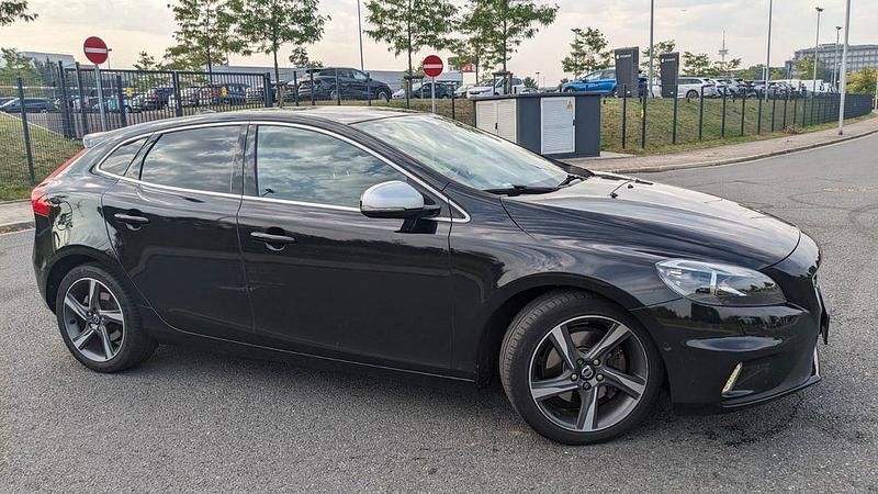 Schwarz Gebraucht 2014 Volvo V40 R-Design Limousine | 10.800 € (Fairer Preis) - Bild 1/4