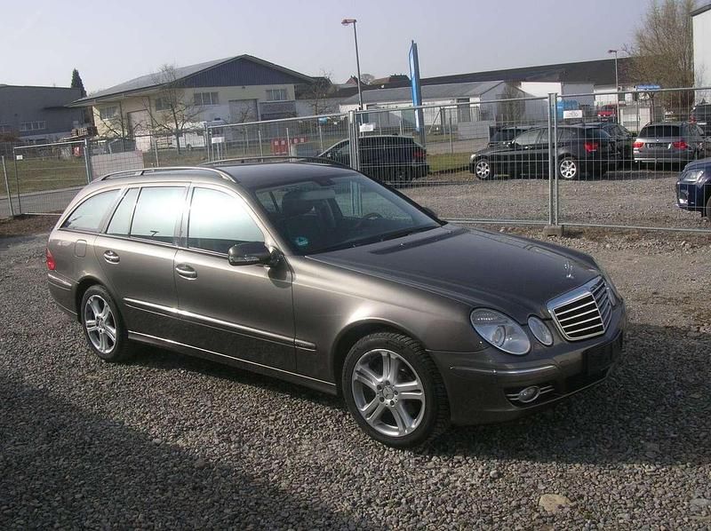 Gebraucht Mercedes E320 Avantgarde 224 PS (164 kW) 2009 Indiumgrau  metalliclack Kombi