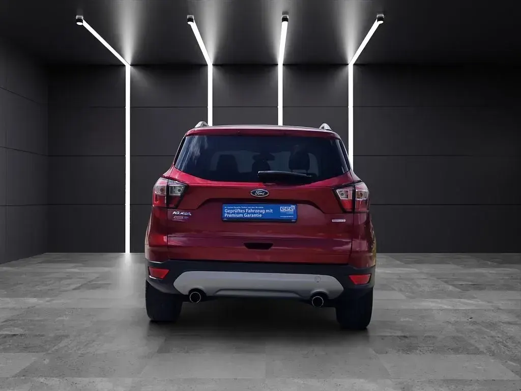 Używany Ford Kuga Cool & Connect 150 KM (110 kW) 2017 Czerwony SUV