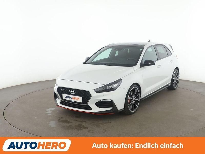 Weiß Gebraucht 2018 Hyundai i30 N Performance Limousine | 22.380 € (Fairer Preis) - Bild 1/3