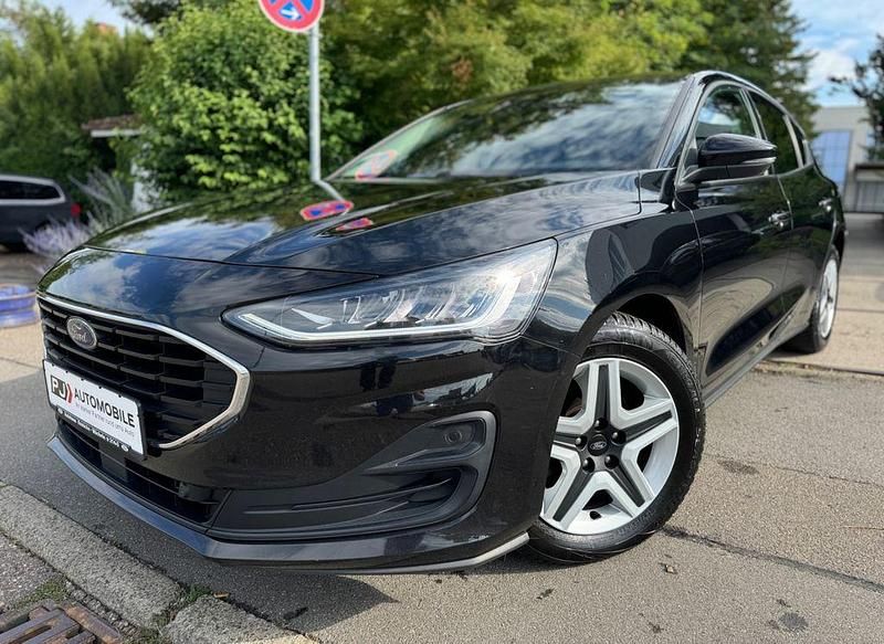 Schwarz Gebraucht 2022 Ford Focus Cool & Connect Limousine | 11.999 € (Fairer Preis) - Bild 1/4