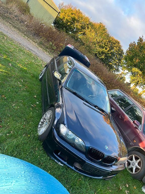 Blau Gebraucht 2003 BMW 320 Performance Limousine | 730 € (Superpreis) - Bild 1/4