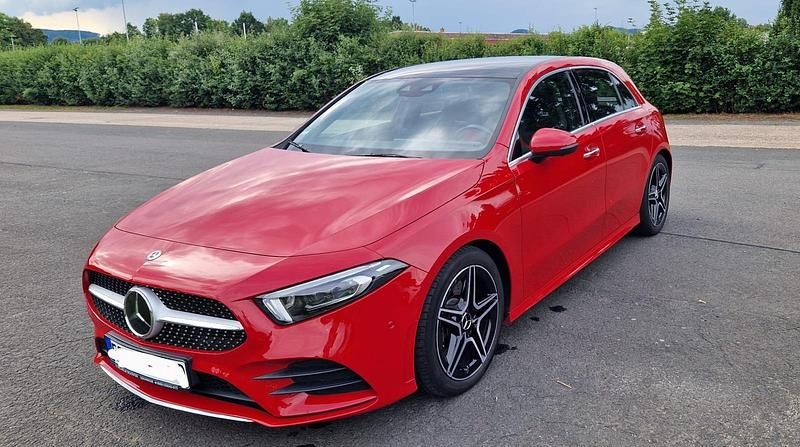Rot Gebraucht 2019 Mercedes A250 AMG line Limousine | 27.900 € (Fairer Preis) - Bild 1/4
