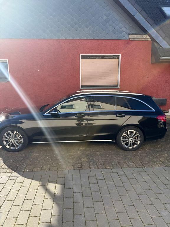 Gebraucht Mercedes C250 205 PS (150 kW) 2014 Schwarz Limousine