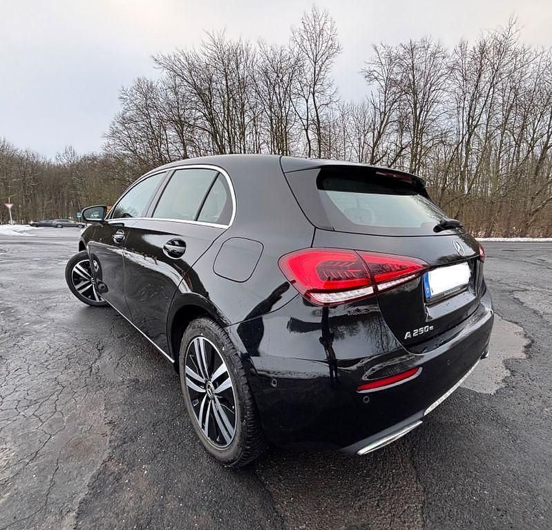 Gebraucht Mercedes A250 218 PS (160 kW) 2022 Schwarz Limousine