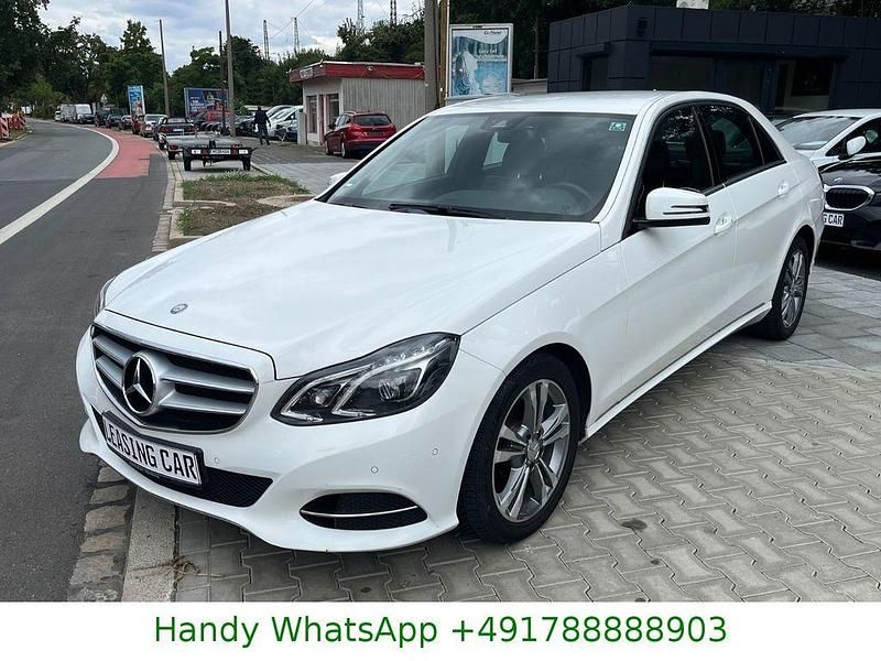 Weiß Gebraucht 2015 Mercedes E220 Avantgarde Limousine | 18.590 € (Fairer Preis) - Bild 1/4