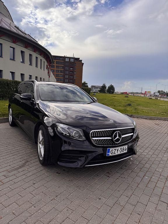 Schwarz Gebraucht 2020 Mercedes E300 Limousine | 23.000 € (Superpreis) - Bild 1/4