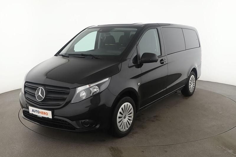 Schwarz Gebraucht 2022 Mercedes Vito Kombi | 38.210 € (Teuer) - Bild 1/3