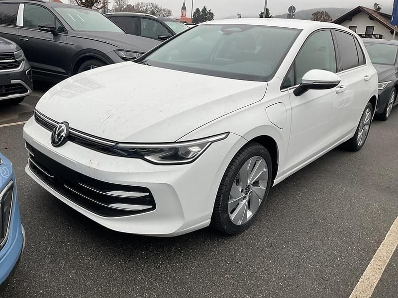 Pure white Neu 2025 VW Golf VIII Style | 38.250 € (Guter Preis) - Bild 1/3