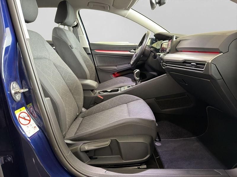 Gebraucht VW Golf VIII Life 131 PS (96 kW) 2024 Blau Limousine