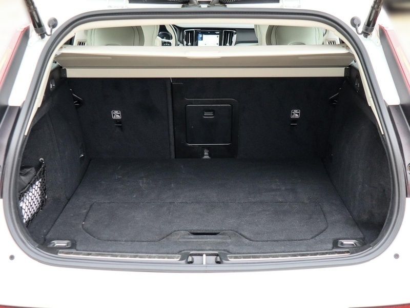 Gebraucht Volvo V60 Inscription 253 PS (186 kW) 2021 Weiß Kombi