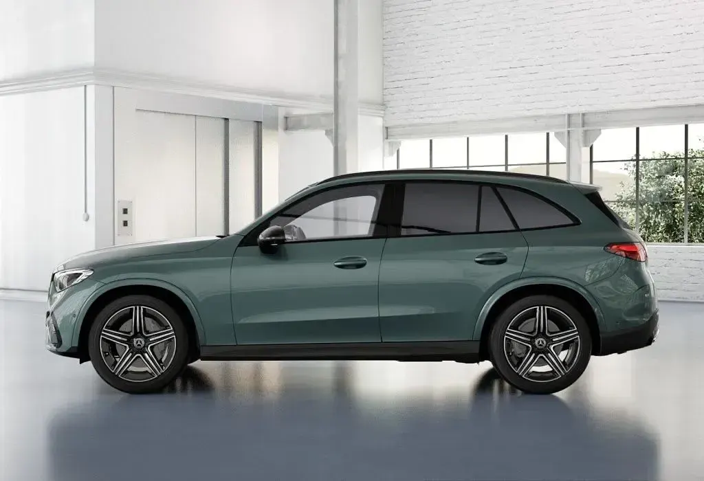 Gebraucht Mercedes GLC300 AMG 269 PS (197 kW) 2025 Silber SUV