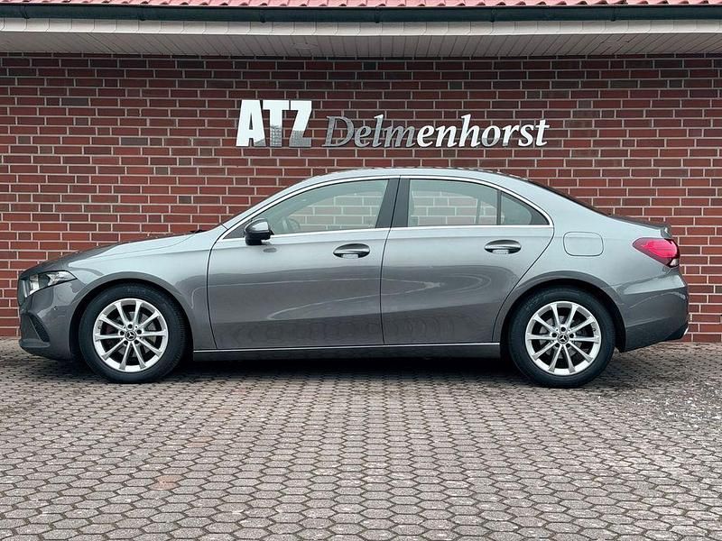 Gebraucht Mercedes A180 136 PS (100 kW) 2019 Grau Limousine