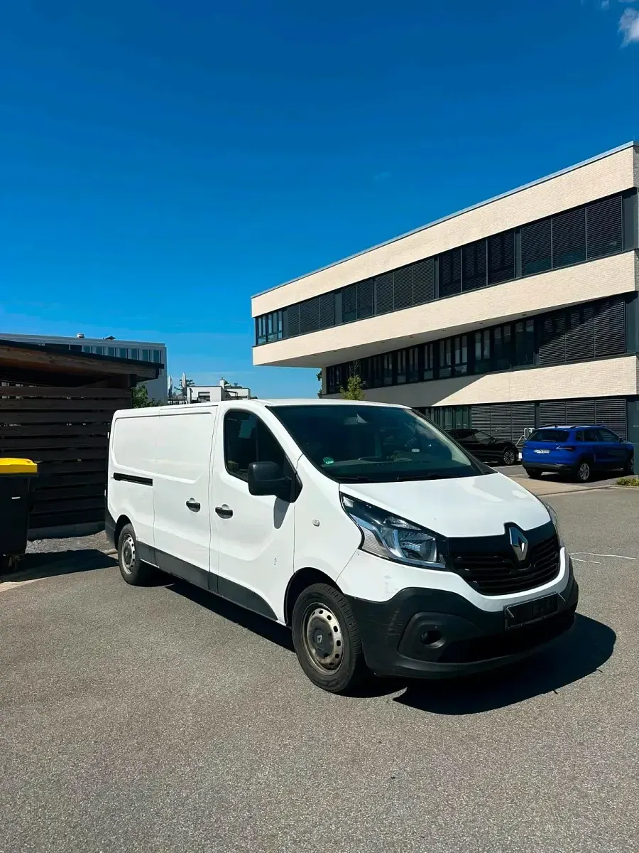 Gebraucht Renault Trafic 121 PS (88 kW) 2018 Weiß Van / Kleinbus