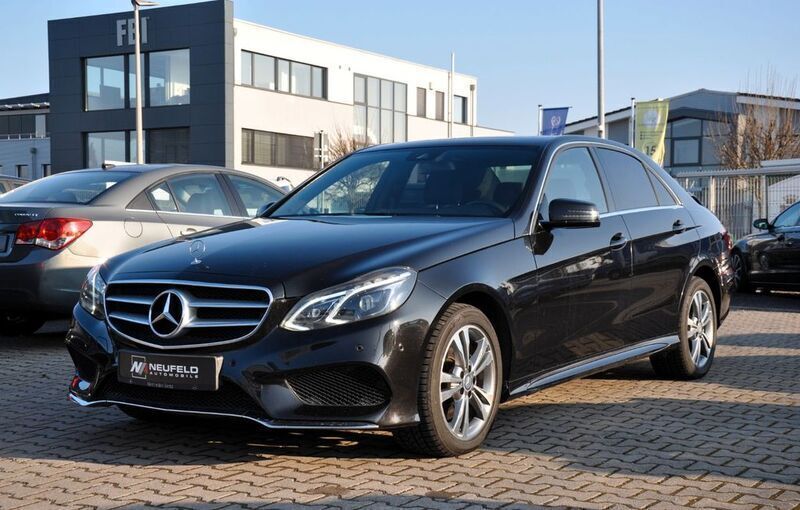 Schwarz Gebraucht 2017 Mercedes E300 Avantgarde Limousine | 23.990 € (Superpreis) - Bild 1/4