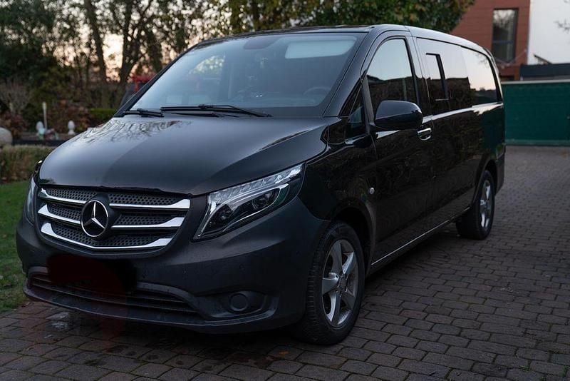 Schwarz Gebraucht 2017 Mercedes Vito Van | 17.400 € - Bild 1/4