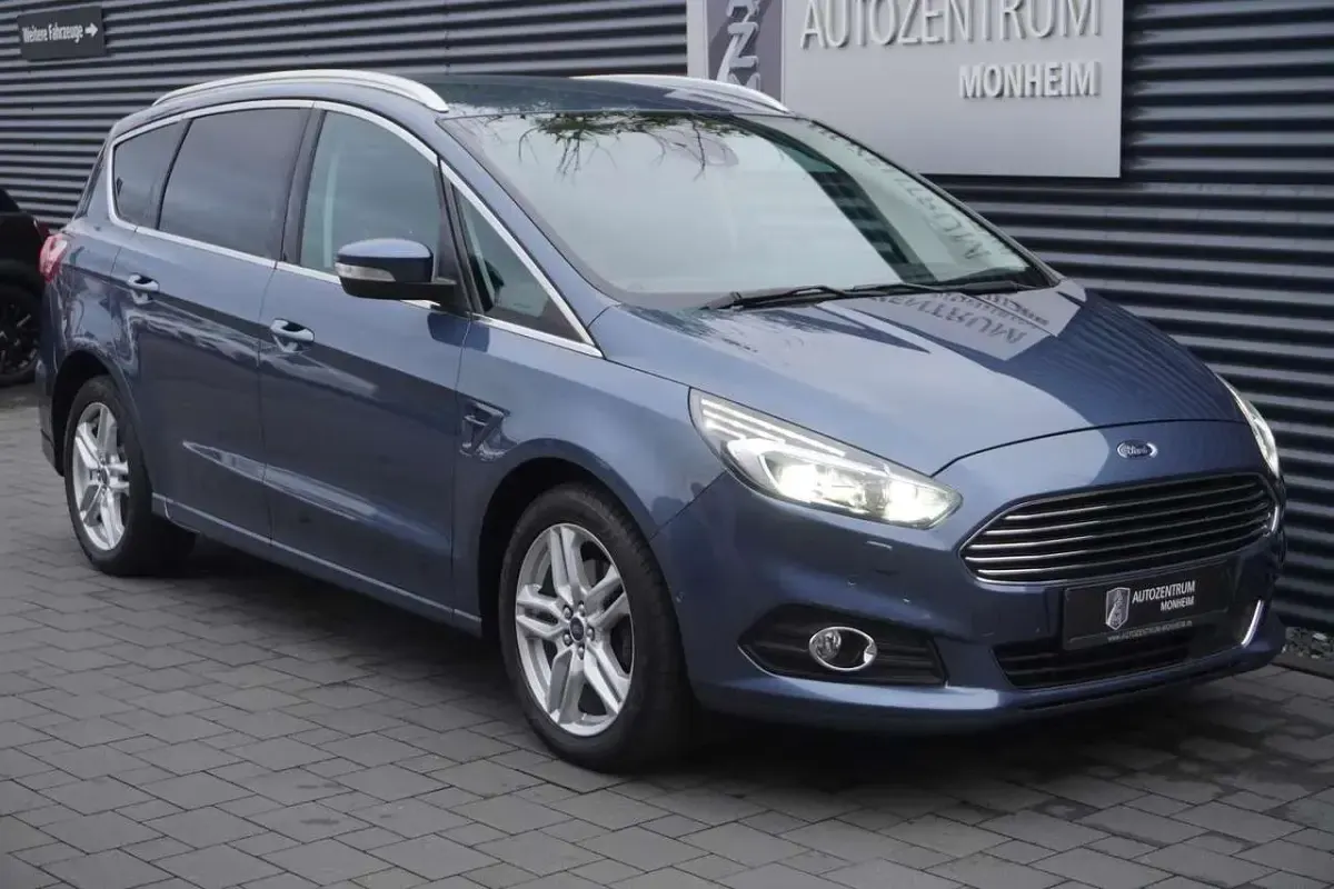 Gebraucht Ford S-MAX Titanium 190 PS (139 kW) 2018 Chromablau metallic Van / Kleinbus