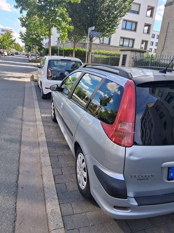 Grau Gebraucht 2004 Peugeot 206 Kombi | 1.490 € (Fairer Preis) - Bild 1/4