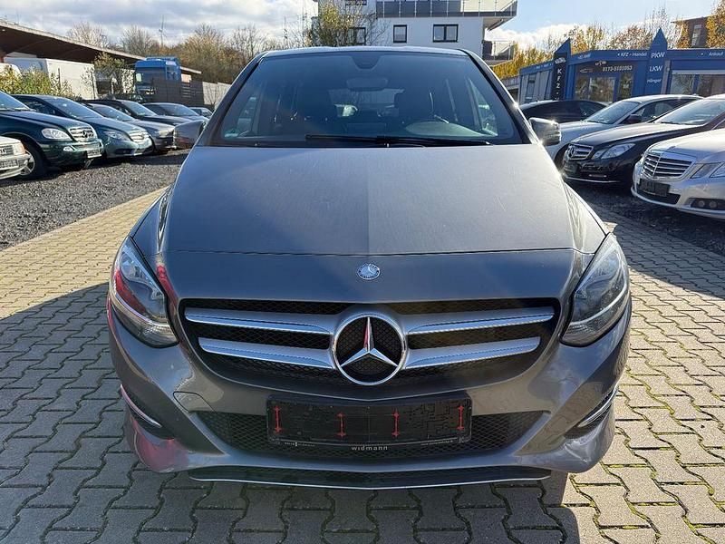 Gebraucht Mercedes B180 109 PS (80 kW) 2016 Grau Van / Kleinbus