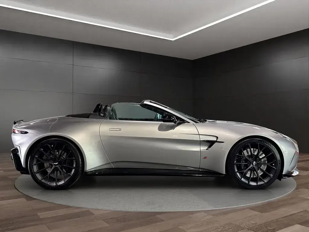 Gebraucht Aston Martin V8 Vantage 680 PS (500 kW) 2026 Aluminite silver Cabrio