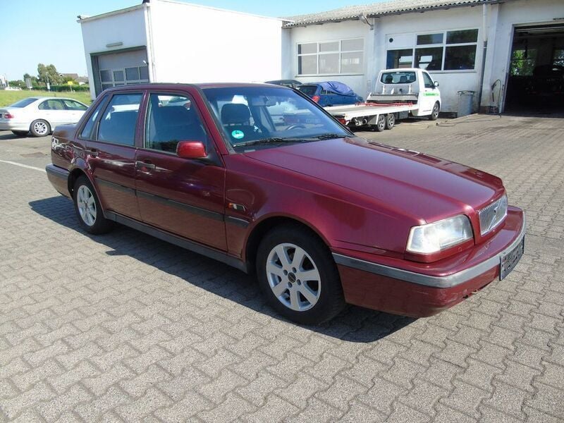 Gebraucht Volvo 460 90 PS (66 kW) 1996 Rot Limousine
