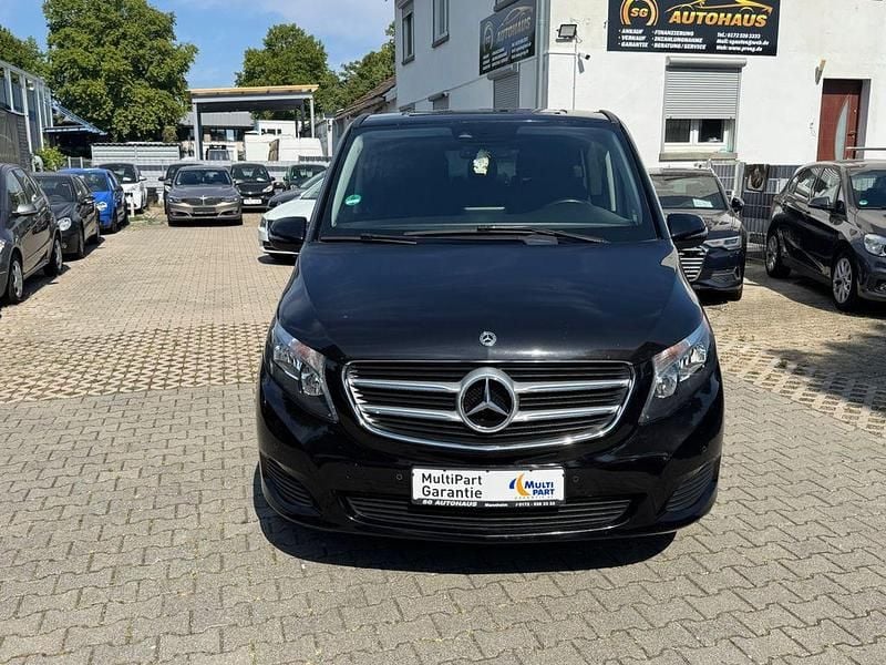 Schwarz Gebraucht 2018 Mercedes V200 Van / Kleinbus | 34.000 € (Guter Preis) - Bild 1/4