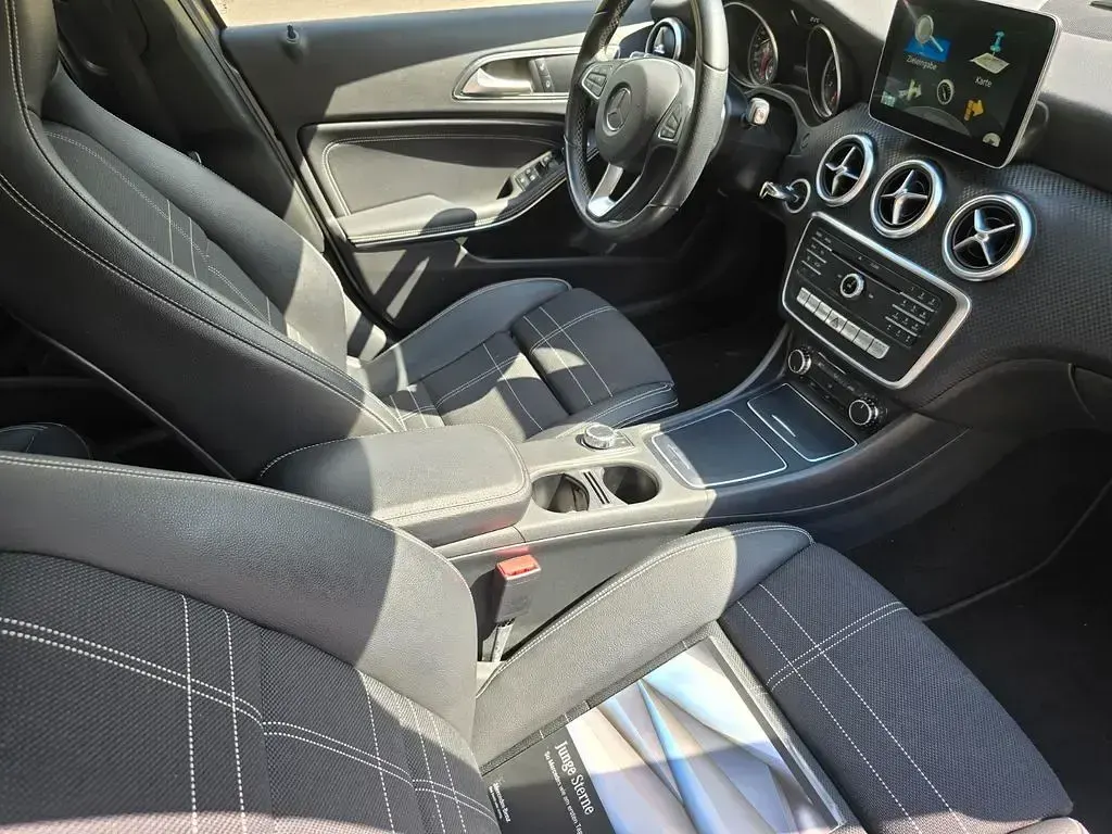 Gebraucht Mercedes A180 Style 122 PS (89 kW) 2016 Grau Kleinwagen