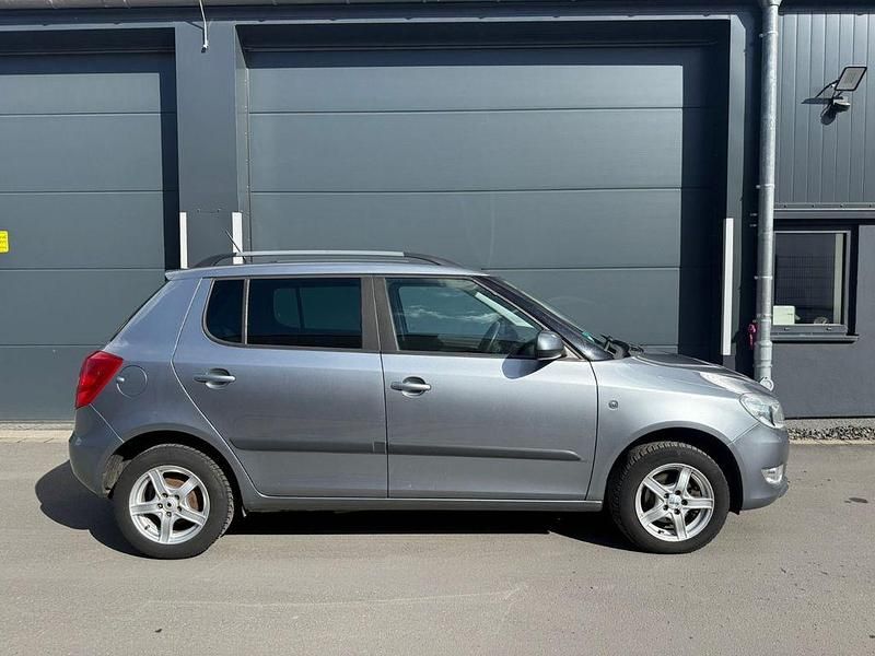 Gebraucht Skoda Fabia Ambition 69 PS (50 kW) 2012 Grau Limousine