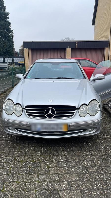 Silber Gebraucht 2002 Mercedes CLK240 Coupé | 6.500 € (Fairer Preis) - Bild 1/4