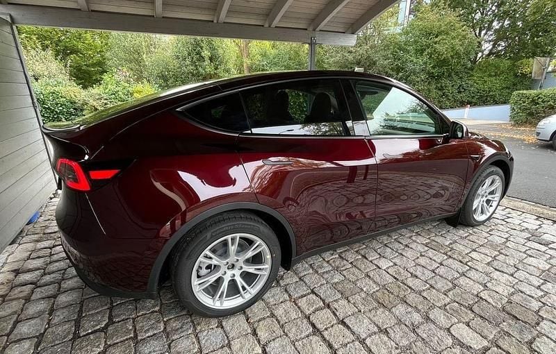 Gebraucht Tesla Model Y Standard Range 219 kW (299 PS) 2024 Rot SUV