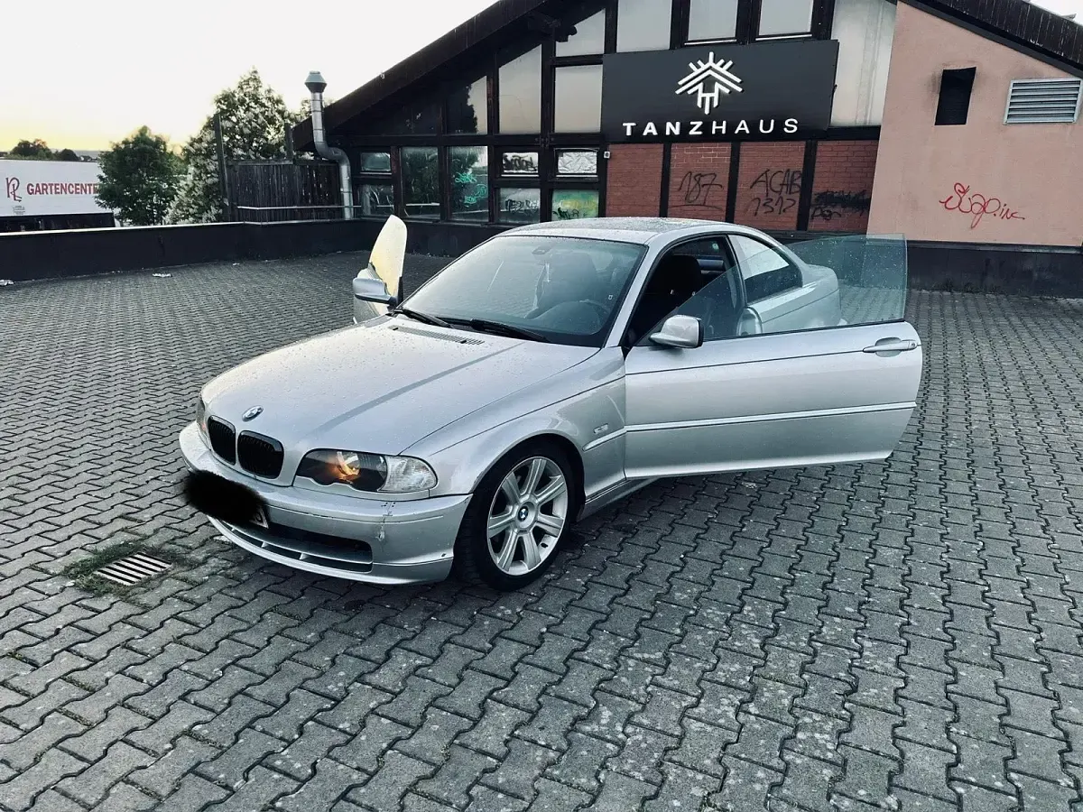 Gebraucht BMW 318 143 PS (105 kW) 2001 Grau Coupé