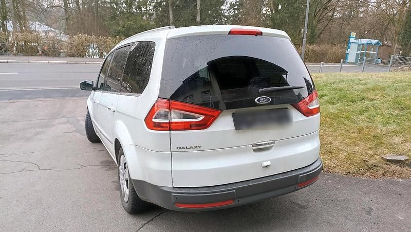 Gebraucht Ford Galaxy 140 PS (102 kW) 2014 Weiß Van / Kleinbus