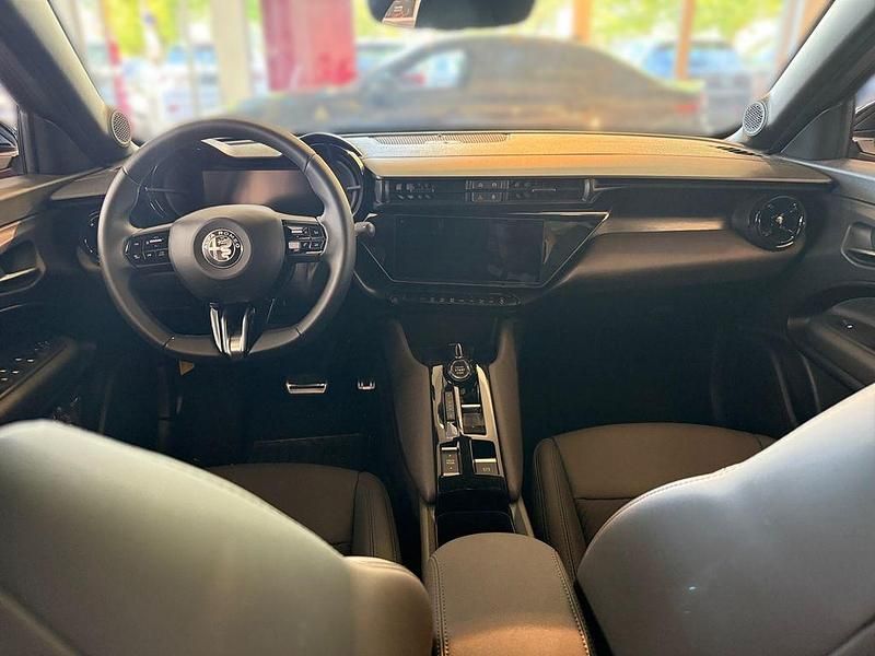 Neu Alfa Romeo Junior Edizione Speciale 114 kW (156 PS) 2025 Rot SUV