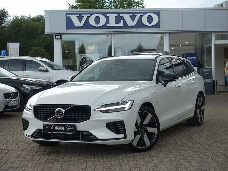 Crystal white Gebraucht 2024 Volvo V60 Plus Kombi | 42.900 € (Fairer Preis) - Bild 1/4