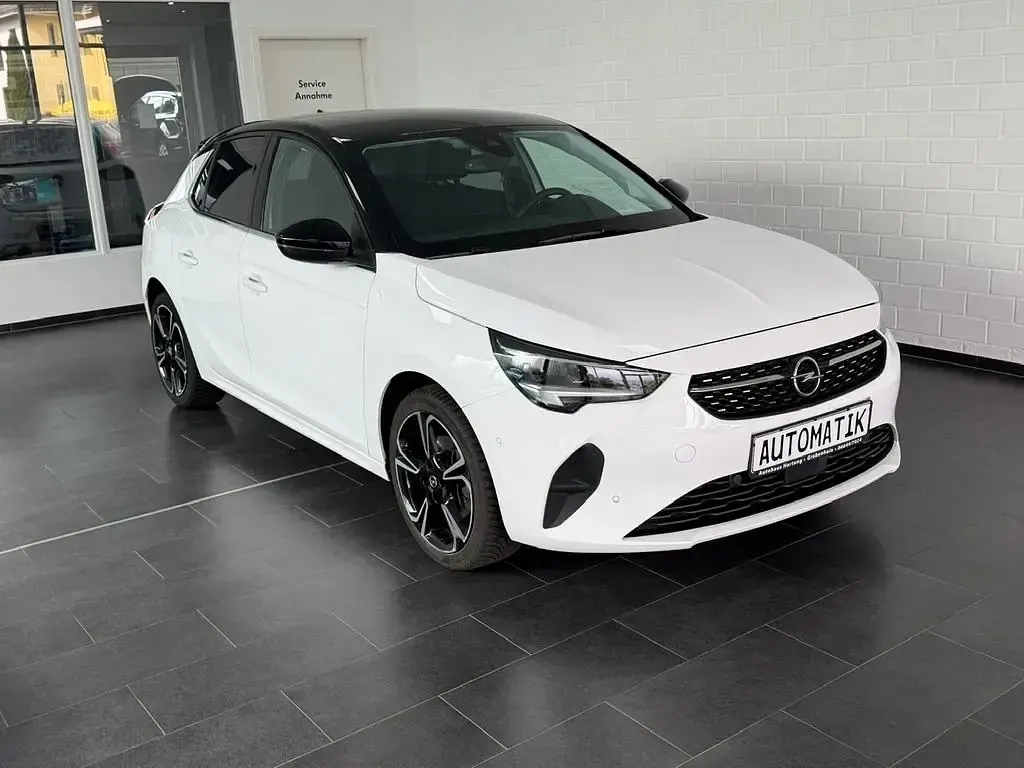 Gebraucht Opel Corsa Elegance 101 PS (74 kW) 2022 Jade weiss/arktis weiss Kleinwagen