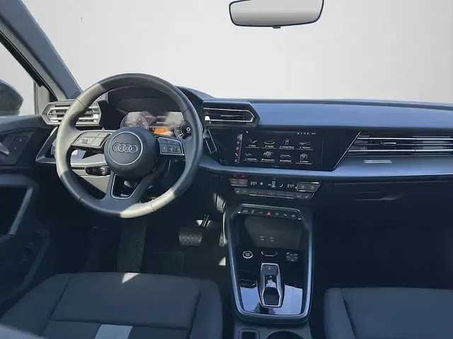 Gebraucht Audi A3 Sportback e-tron Ambiente 204 PS (150 kW) 2025 Manhattangrau metallic (metallic) Kleinwagen
