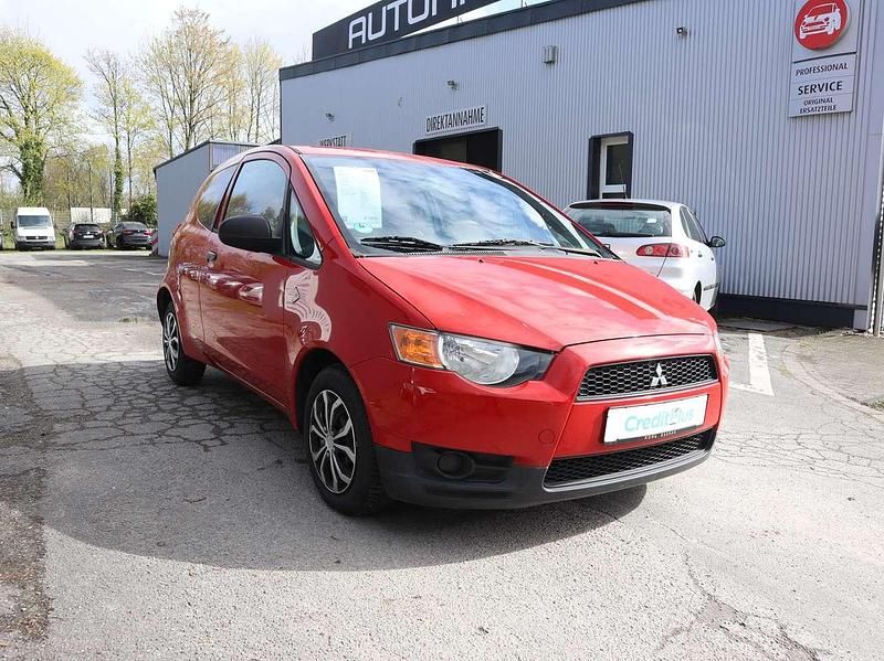 Gebraucht Mitsubishi Colt Basis 75 PS (55 kW) 2011 New red Kleinwagen